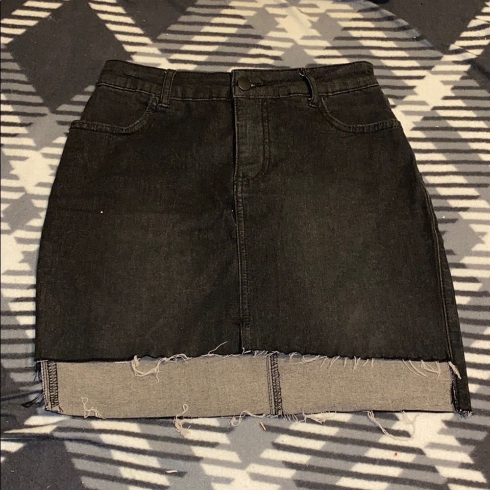Forever 21 Black Denim Skirt *NWOT*